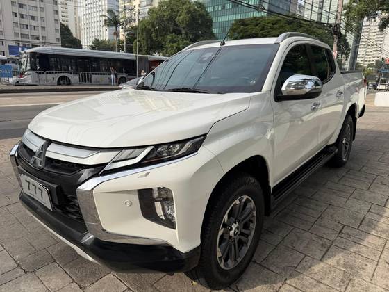 MITSUBISHI L200 TRITON 2.4 16V TURBO DIESEL SPORT HPE-S CD 4P 4X4 AUTOMÁTICO
